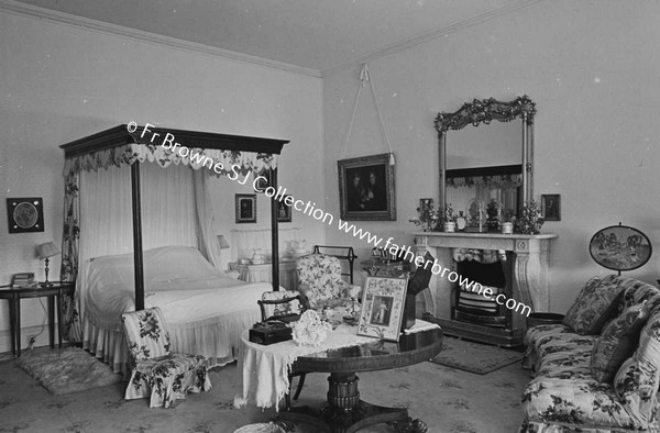 BIRR CASTLE  BEDROOM